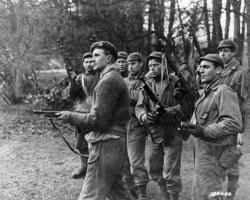 Cmdo Lt John Lee Warner, instructs US 29th Ranger Batt..jpg