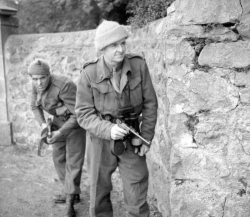 Captain Gerald C. S. Montanaro of 101 Troop, Special Service Brigade, trg in Scotland, 9 October 1941. .png