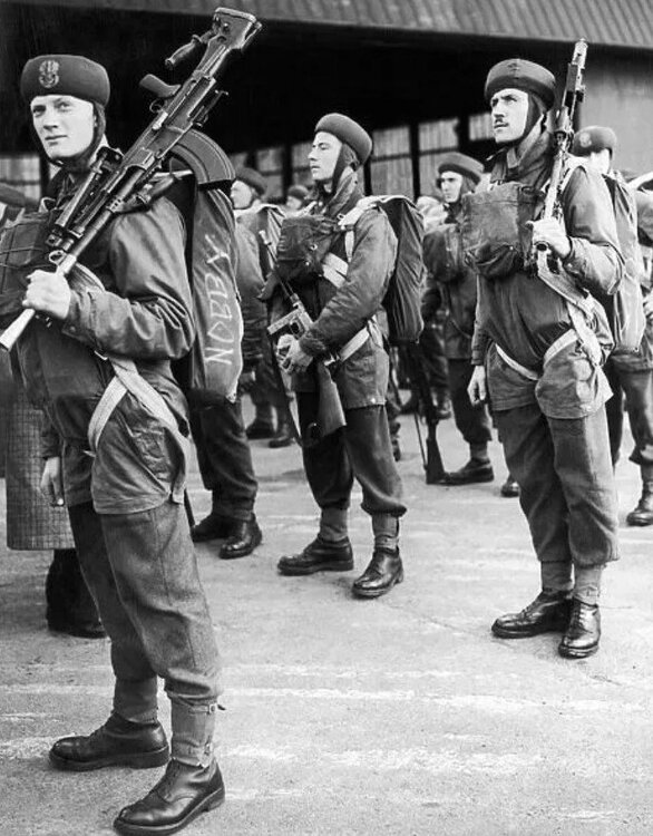 Paratroopers in Trg Oct 1941.jpg