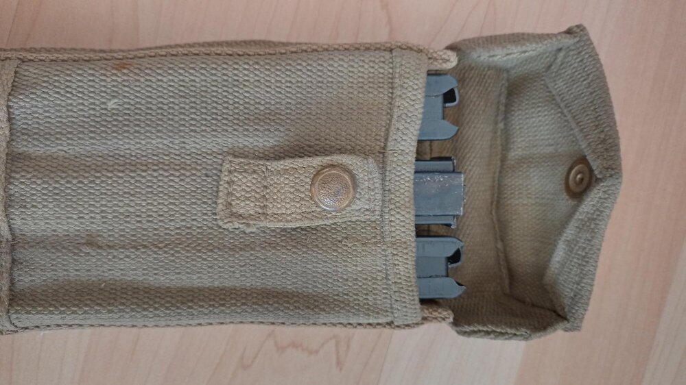 37 Patt Thompsn 30 rnd mag pouch loaded.jpg