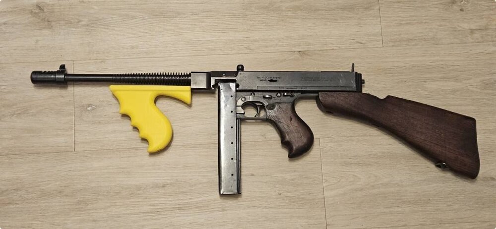 thompson vertical grip -small file.jpg